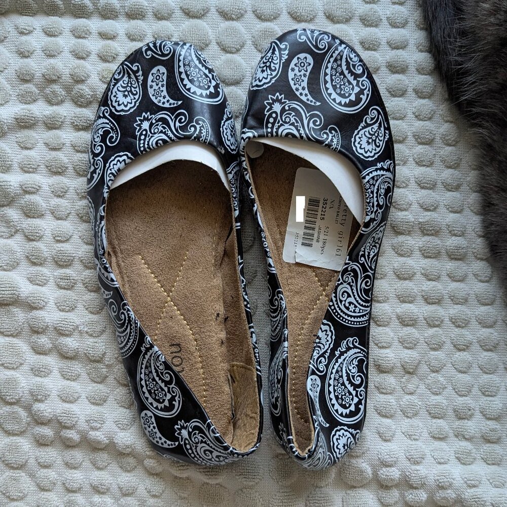 Black Flats w/ White Paisleys by TouTou Size 8